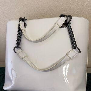 GENTLY USED ……. DKNY LARGE WHITE PATENT LEATHER TOTE w/CHAIN-LINK HANDLES